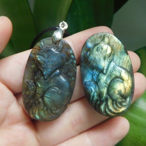 labradorite fox. carved fox pendant. fox jewelry. fox necklace. labradorite carving.  labradorite fox Pendant. gemstone pendant. gift