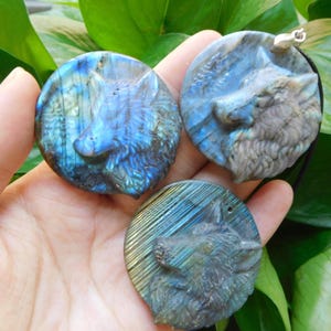 labradorite wolf. handcrafted wolf. personalized gift. wolf head. wolf pendant. wolf head pendant. wolf gift necklace. animal necklace.