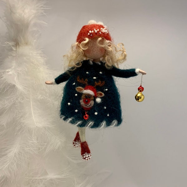 Nadelgefilzte Puppe, Waldorf inspiriert, Gefilzte Puppe, Weihnachtspuppe, Weihnachtsbaumdekoration, Weihnachtsgeschenk, Wollpuppe, grünes Kleid, Kunstpuppe