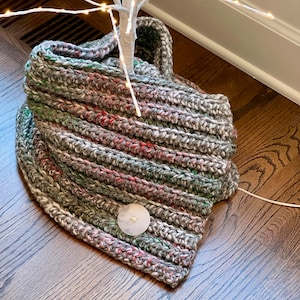 Farmhouse style tree skirt, handmade Christmas tree skirt, Farmhouse Christmas, Rustic tree skirt, Crocheted tree skirt, Christmas decor
