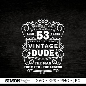 Op de afbeelding: Een wit grafisch ontwerp op een zwarte achtergrond met een vintage stijl. De grafiek zegt "Premium Quality Aged 53 Years Limited Edition Vintage Dude The Man The Myth The Legend".