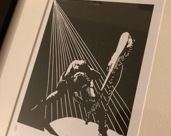 London Calling: ritratto intagliato e stampato a mano del bassista dei Clash Paul Simonon mentre distrugge la sua chitarra. Copertina dell&#39;album London Calling.