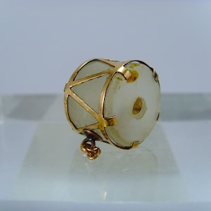 Antique 9ct gold  &quot;Feldspar Drum &quot; Stanhope Niagara Falls charm