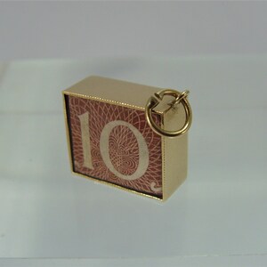 Vintage 1970s 9ct gold "10 shilling note"  break glass in emergency charm