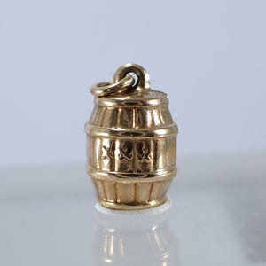 Vintage 9ct gold 1960s Barrel charm