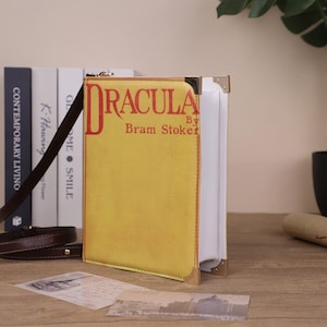 Torba z okładką książki Dracula, Bram Stoker, Whimsigoth Bookish Purse