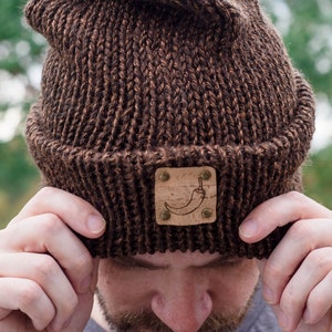 Gorro tricotado à mão para homens – Patch de cortiça personalizado – Chapéu de inverno quente – Chapéu com patch – Gorro – Equipamento para clima frio – Presente para homens