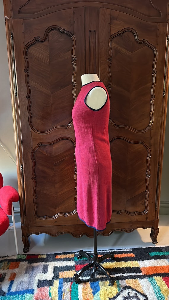 Vintage 60s Raspberry pink shift dress with navy … - image 3