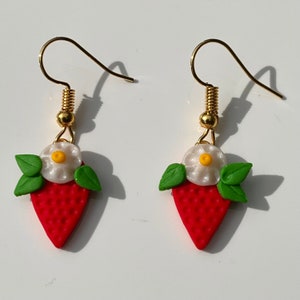 Strawberry earrings, polymer clay earrings, summer earrings, cottagecore earrings, fruit earrings, cute earrings