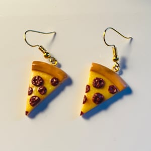 Pizza earrings, polymer clay earrings, food earrings, miniature food earrings, cheese earrings, cute earrings, quirky earrings