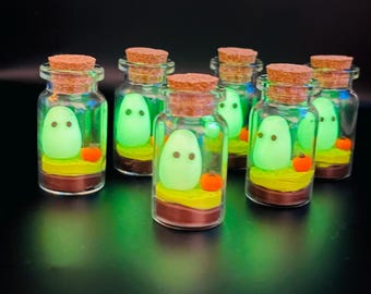 Fantôme pour animal de compagnie phosphorescent fait main dans une bouteille : compagnon de bureau