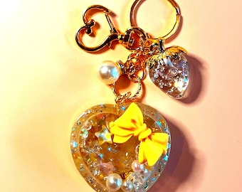 Handmade Kawaii Heart Shaker Keychain: Pastel Resin Bag Charm