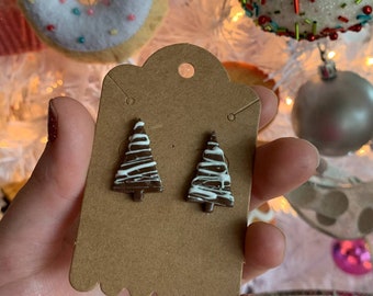 クリスマスツリークッキーイヤリングとチョコレートのドレッシング