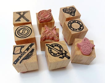 Set di timbri a tema Xena 3, 6 o 9 - Crea la tua cancelleria Xenite, segnalibri, biglietti, scrapbooking, ecc., tampone di inchiostro incluso