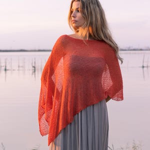 Gestrickter Hochzeitsschal für Brautjungfern, Orangener Poncho leicht, Stola für rustikale Hochzeit, Trauzeugingeschenk, Hochzeitsaccessoires