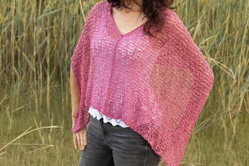 Poncho ample en tricot rose, couvre-épaule bohème, poncho ajouré léger, pull asymétrique pour l'été, vêtements en tricot décontractés pour femmes image 6