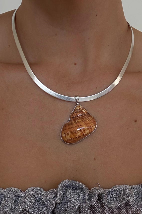 Shell Collar Necklace - image 3
