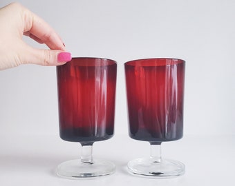 Verres à pied en verre rouge rubis français MCM Luminarc des années 1970, gobelets, articles de bar rétro, verres à vin, gobelets à eau