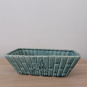 Pot de fleurs vintage MCM USA 350 en céramique vert clair avec côtés texturés, pot de fleurs rétro