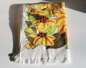 Vintage Mid Century Bath Towel, Camtex Towels , Dominion Textiles, Yellow Floral Bath Decor ,Vintage Bath Decor ,Retro Bath Towel