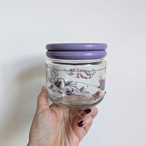 Récipient de cuisine en verre vintage des années 1980 : motif floral violet