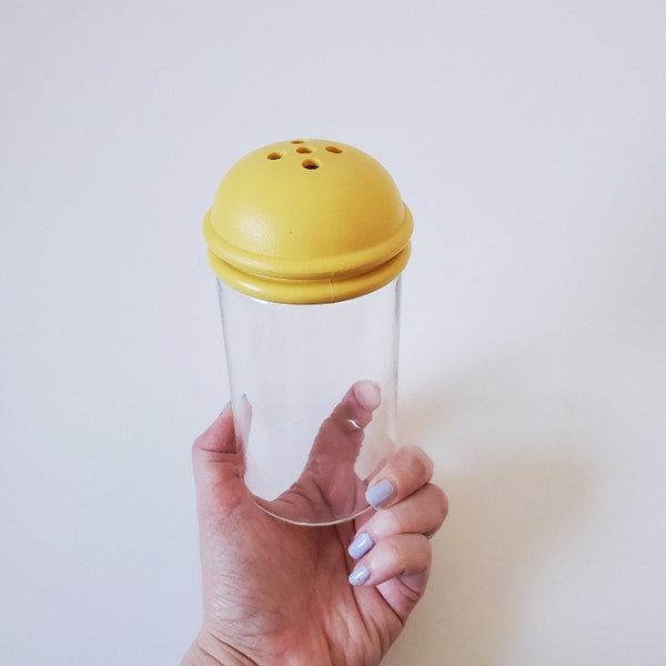 Vintage Corning Pyrex Cheese Shaker with Yellow Flexible Plastic / Rubber Lid, Retro Pyrex collectible