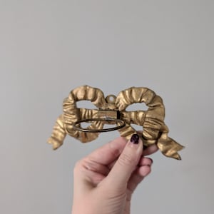 Vintage Gilded Bow Wall Decor with loop, Hollywood Regency home decor