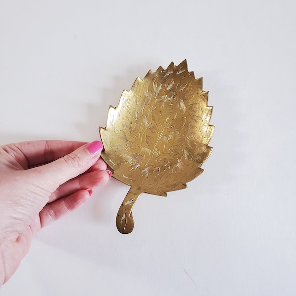 Vintage 1970s Brass Leaf Pocket Change Dish, Vintage brass decor, Hollywood Regency, boho decor, Botanical Decor