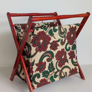 Sac panier caddie MCM vintage floral rouge et vert à tricoter à coudre avec cadre en bois pliable
