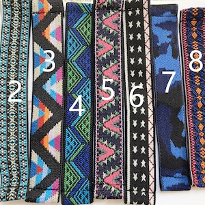 Peut inclure: Neuf galons en tissu à motifs différents, chacun avec un design unique. Les galons sont numérotés de 1 à 9. Les galons sont tous noirs, blancs, bleus, rouges et jaunes.