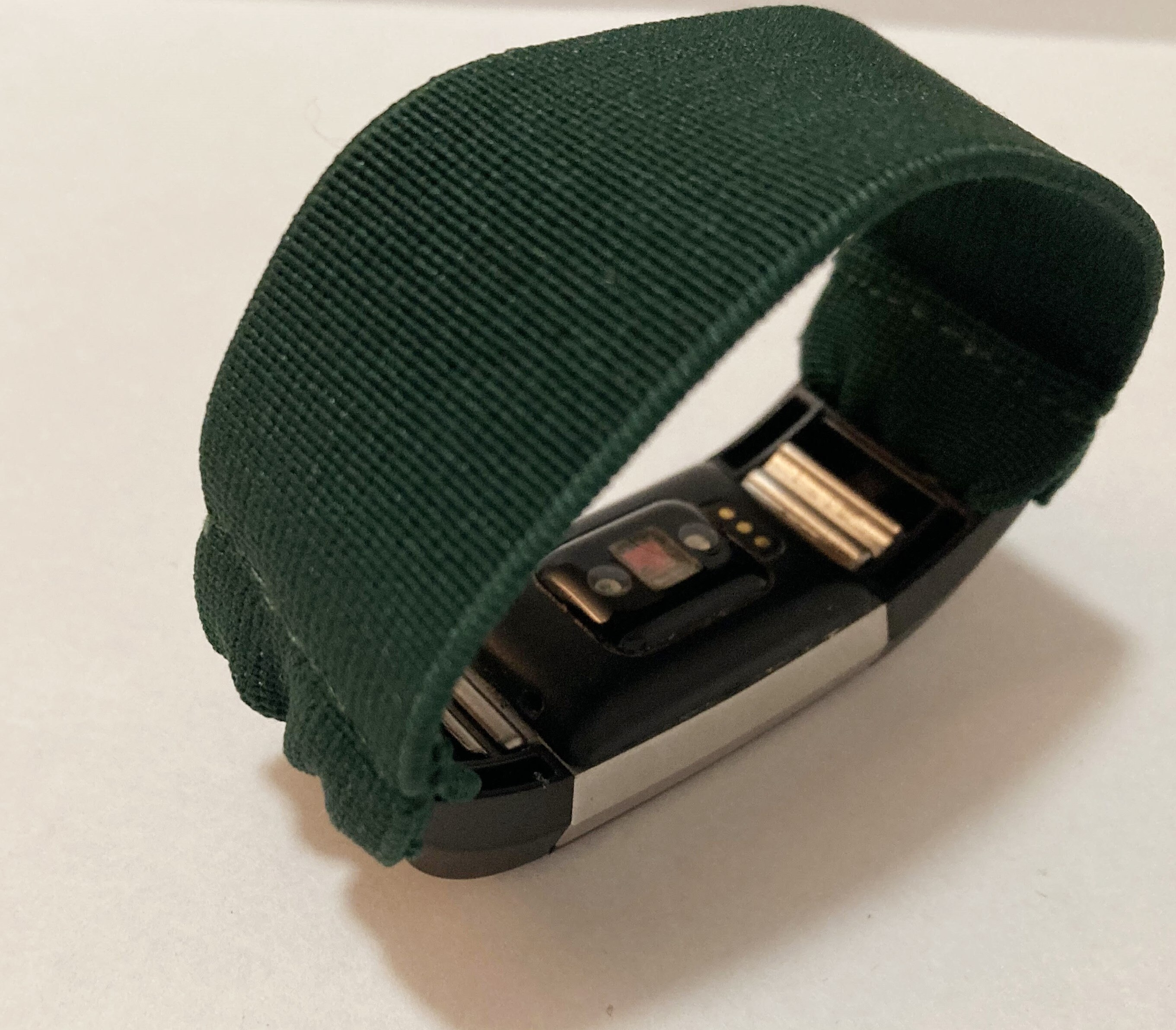 iwatch 4 vs fitbit charge 3