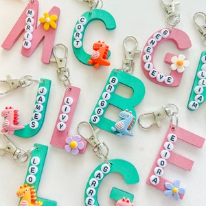 Llavero con letra de regalo para estudiantes, regalo personalizado para estudiantes de preescolar, regalo de jardín de infantes del maestro, llavero personalizado, regalo de graduación