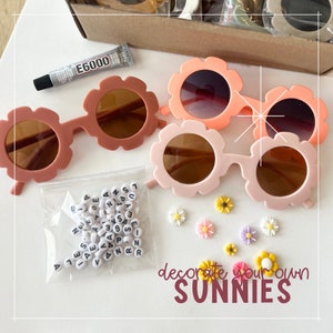 Manualidades de verano para niños, actividades para fiestas de cumpleaños y recuerdos de fiesta. Kit de gafas de sol DIY. Decora tus propias gafas de sol para niños.
