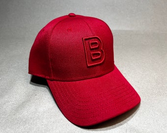 Broderie bouffante 3D ou 2D surpiqûres rouges personnalisées sur un chapeau rouge brodé structuré, coupe ajustable pour homme, casquette pour papa, chapeau personnalisable