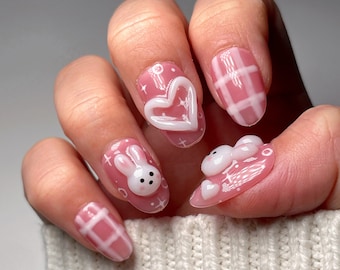 MYRA | Cutesy Bunny Presse sur les ongles | Ongles de lapin sculptés en 3D | Ongles coeur d'amour | Ongles en gel coréens | Ongles à carreaux kawaii | Ongles peints à la main