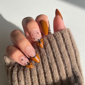 MELORA | Fall Pumpkin Press On Nails | Autumn Pumpkin Nails | Halloween Nails |