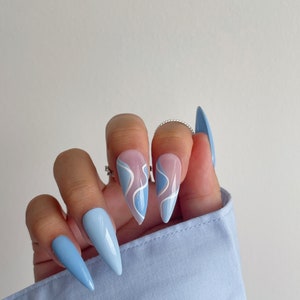 AMAYA Abstract Blue Press On Nails Baby Blue Nails Spring Nails Abstract Line Art Nails afbeelding 2