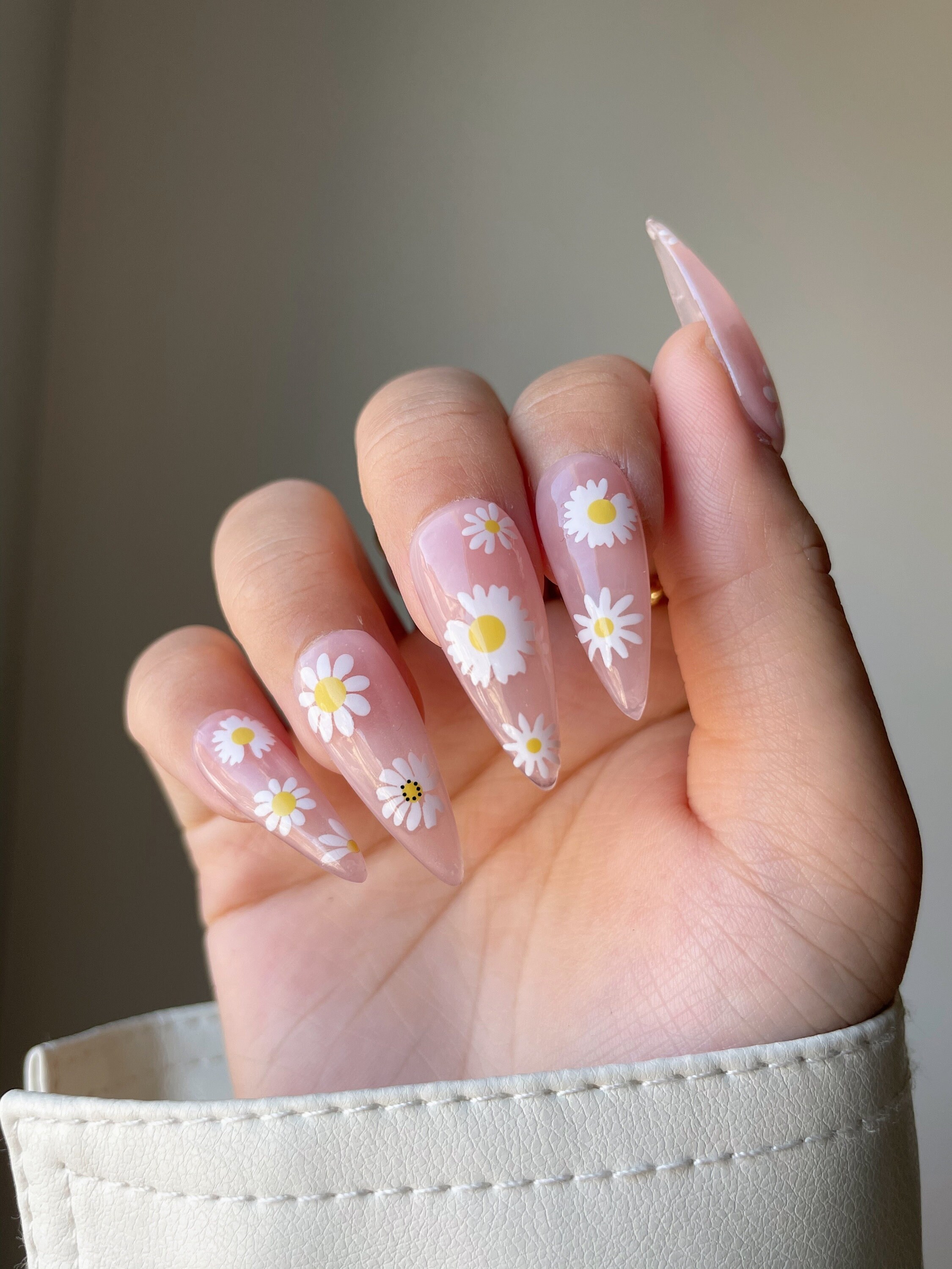 DAISIE Daisy Floral Press on Nails Nude Pink Nails - Etsy