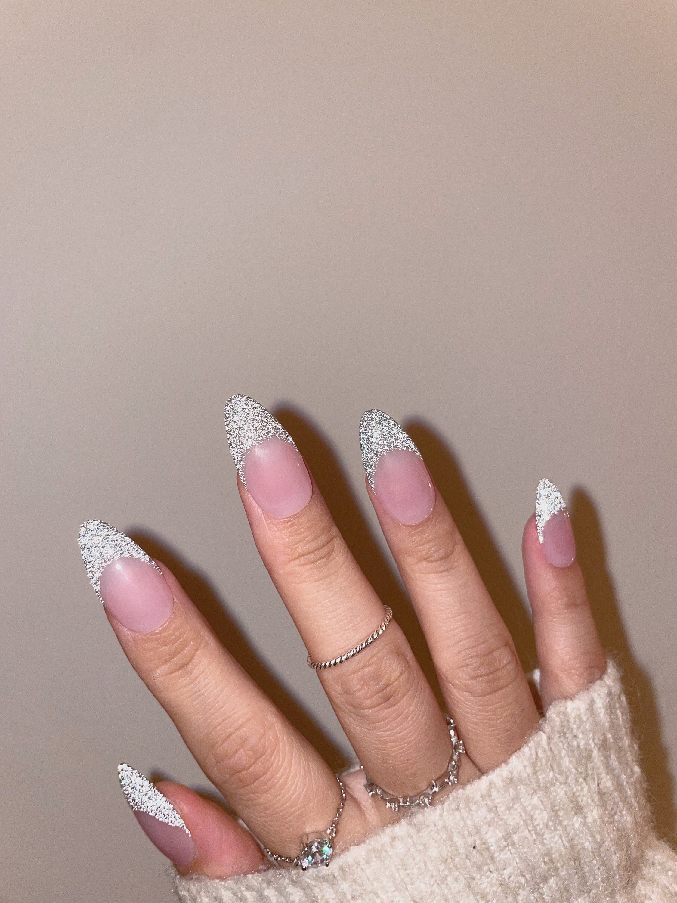 Amazon.com: Short French Nails Glitter Press on Nails Matte DIY Cute Square  Fake Nails Glossy Decoration False Nails Acrylic Manicure Fake Nails for  Women and Girls Glue on Nails 24 (Pcs) :