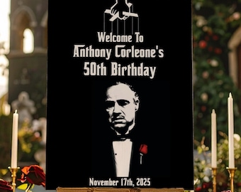 Könnte beinhalten: Ein schwarzes Schild auf einer hölzernen Staffelei mit dem Text "Welcome To Anthony Corleone's 50th Birthday" und dem Datum "November 17th, 2025". Das Schild zeigt ein Porträt eines Mannes im Smoking mit einer roten Rose. Rote Rosen und Kerzen umgeben das Schild.