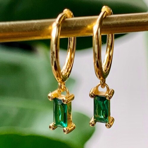 Gold huggie earrings black stone onyx and green emerald hoops. green earrings, emerald green gift for her, gold earrings, emerald huggies