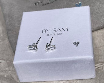 Silver heart stud earrings, gift for her, friend heart earrings, Dainty earrings, bestie gift, mothers day gift, gifts for freinds