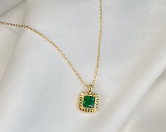 Emerald pendant necklace, Birthday day gifts for her pendant necklace, emerald Necklace, Emerald gold minimalist necklace gift for her