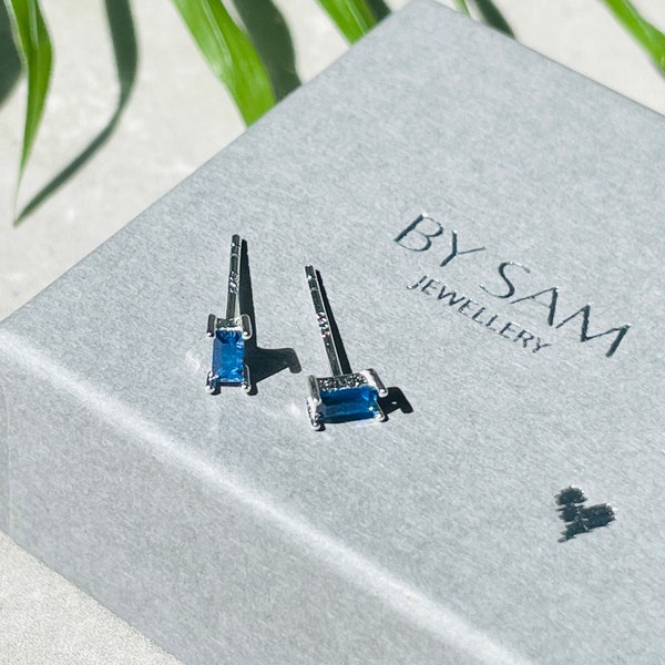 Clous d'oreilles en saphir, boucles d'oreilles en saphir argenté, cadeaux de clous d'oreilles pour elle, boucles d'oreilles baguette en saphir, cadeaux bijoux d'été