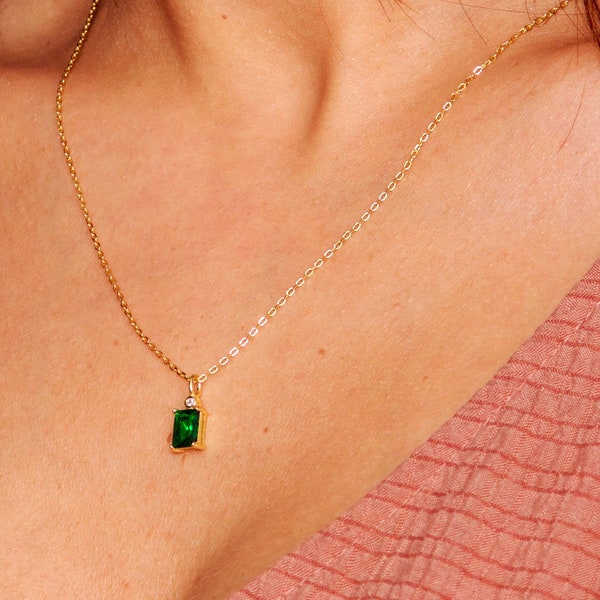 Gold Emerald necklace, gold necklace, minimalist necklace, birthday gift for her, necklace, emerald green jewellery, gift idea for her