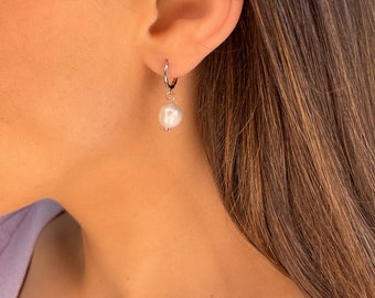 Pearl earrings, silver pearl earrings, bridesmaids pearl earrings, gifts for her, bridesmaid gifts, pearl drop earrings gift