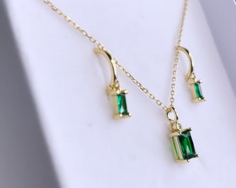 Emerald green and gold necklace and earrings, bridesmaid Jewelry set, huggie earrings and emerald necklace jewel, Jewelry set gift for her,