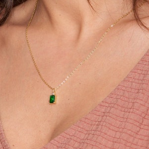Smaragd grün und gold Halskette und Ohrringe, Brautjungfer Schmuck-Set, Huggie Ohrringe und Smaragd Halskette Juwel, Schmuck-Set Geschenk für sie, Bild 8