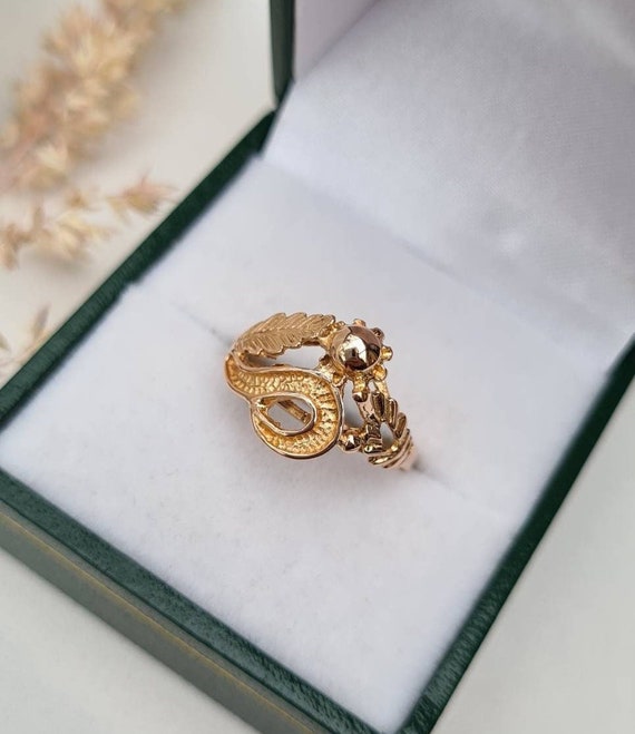 Old 18 carat gold ring - image 1
