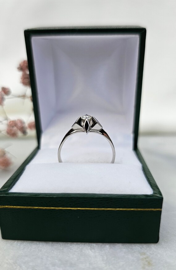 Solitaire Diamond Ring 18 carat Gold - image 10
